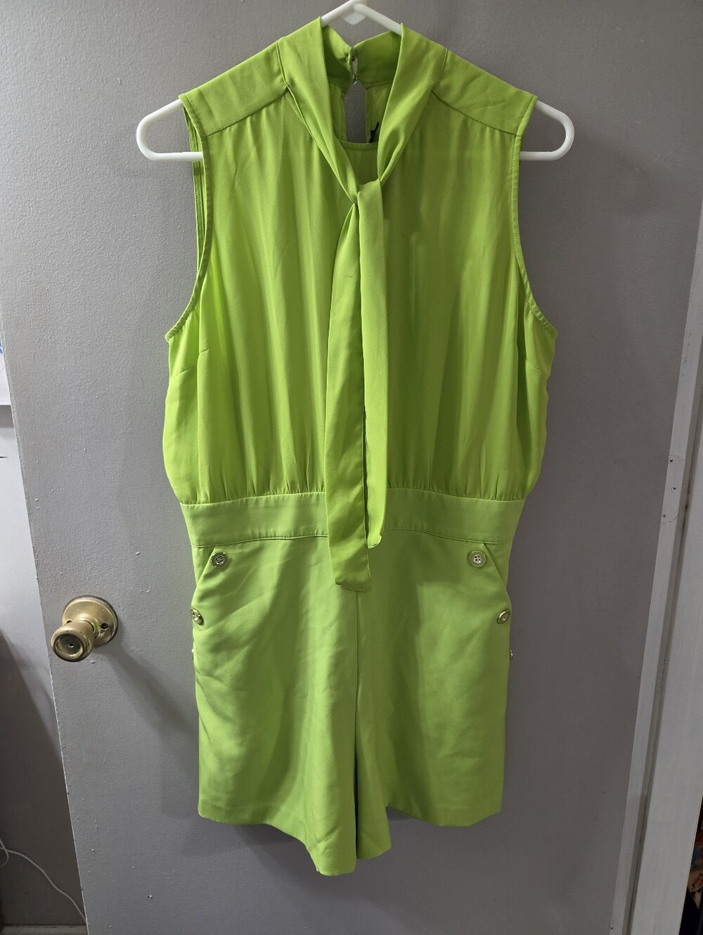 New York & Co. Lime Green Sleeveless Romper with Partial Open Back. Sz M - Picture 3 of 12